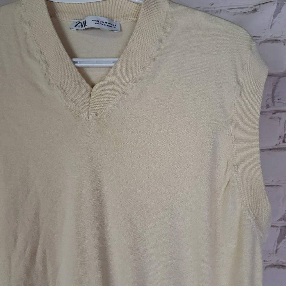Zara‎ V-neck Knit Sweater Vest - Picture 3 of 8